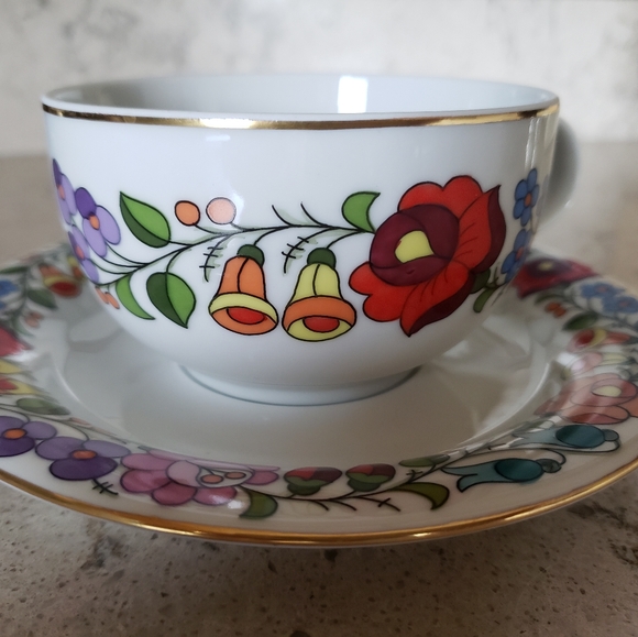 Oversized Hungarian China latte/coffee cup and saucer. - Picture 3 of 5